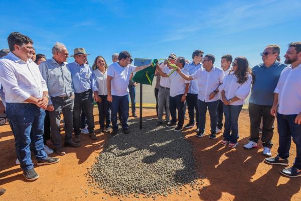 Governador inaugura pista de pouso em Uruçuí que vai permitir voos noturnos.(Imagem:Divulgação)
