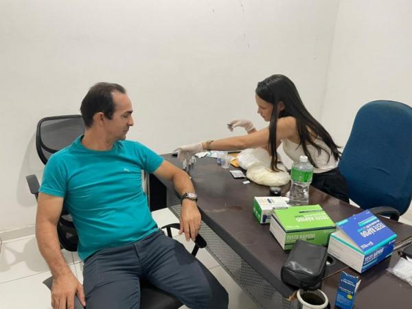  Motoristas do munic&iacute;pio recebem a&ccedil;&otilde;es de sa&uacute;de na Campanha Novembro Azul(Imagem:Secom)