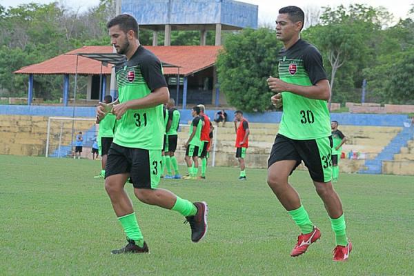Novos reforços chegam no Flamengo e Celso Teixeira estuda time titular