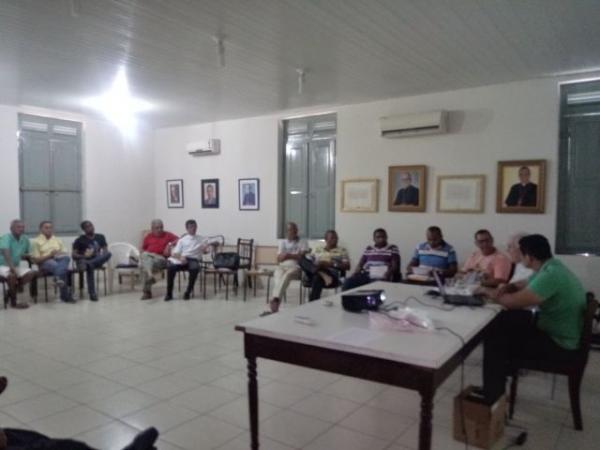 Fam&iacute;lia e matrim&ocirc;nio s&atilde;o temas de encontro do clero diocesano em Floriano.(Imagem:FlorianoNews)