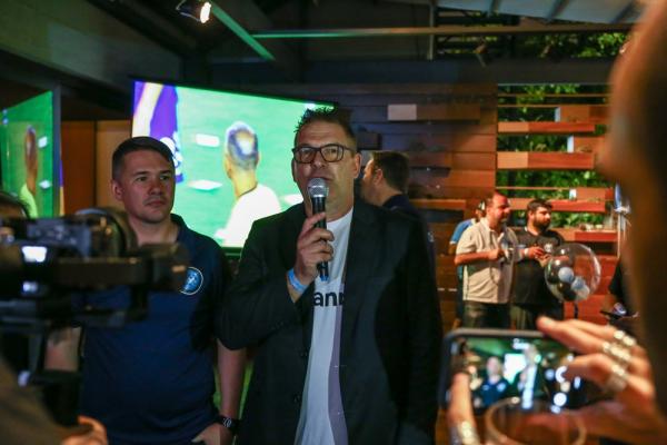 Dos calafrios à perda de sentidos: infectado, dirigente do Grêmio relata efeitos do coronavírus