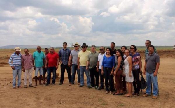 Deputado Gustavo Neiva visita Barragem Vereda da Cruz