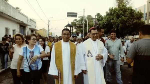 Prociss&atilde;o n&aacute;utica leva imagem de S&atilde;o Pedro de Alc&acirc;ntara pelas &aacute;guas do Rio Parna&iacute;ba.(Imagem:FlorianoNews)
