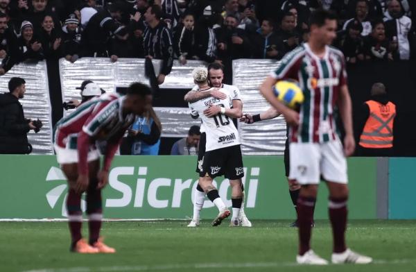 Análise: Fluminense "capota" em armadilha, e Dinizismo sucumbe com falta de peças em eliminação