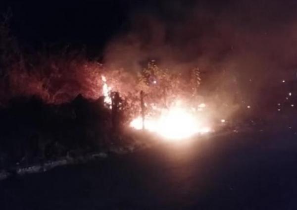 Bombeiros controlam incêndio próximo a posto de combustível em Floriano