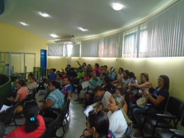 Professores da rede municipal definem reivindicação salarial em assembleia.(Imagem:FlorianoNews)