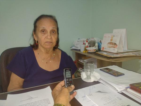 Léa Almeida, presidente do SINTE/Floriano, destaca avanços e suspensão da greve da educação