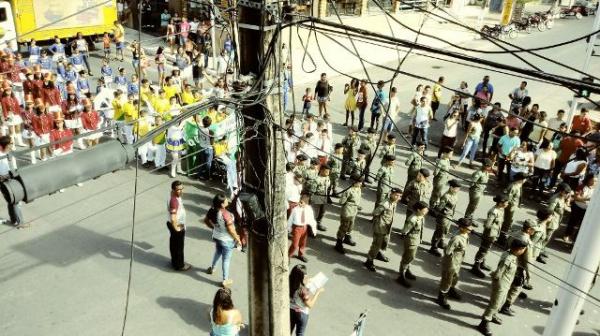 Gin&aacute;sio Primeiro de Maio celebra 61 anos de funda&ccedil;&atilde;o com desfile c&iacute;vico. (Imagem:FlorianoNews)