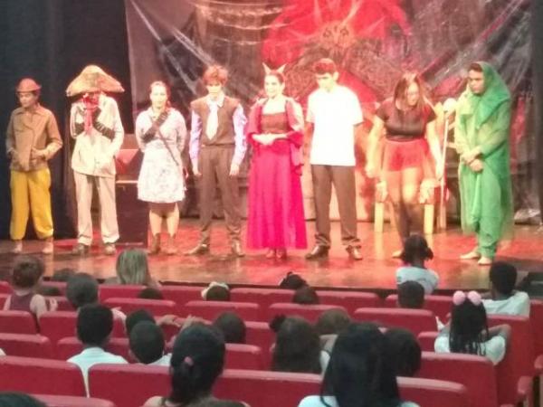 Circuito Cênico do Sesc apresenta espetáculo Auto do Lampião no Além em Floriano