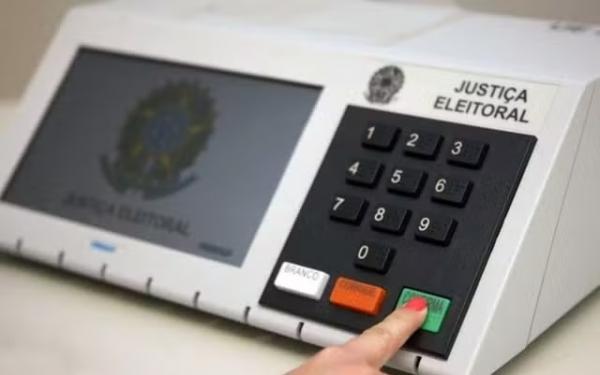 Urnas eletrônicas do Piauí passam por inseminação, lacre e auditoria para eleições de 2024