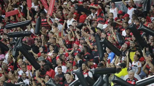 Maiores torcidas do Brasil: pesquisa mostra Flamengo na ponta, e Palmeiras mais perto do São Paulo