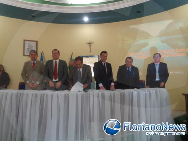 Vereador Carlos Ant&ocirc;nio toma posse como presidente da C&acirc;mara de Floriano.(Imagem:FlorianoNews)
