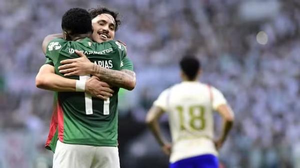 Maurício e Arias comemoram gol do Palmeiras contra o Fortaleza.(Imagem:Marcos Ribolli)