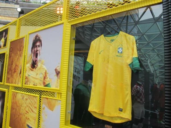 Neymar na Euro? Camisa e chuteira do craque se destacam em Varsóvia