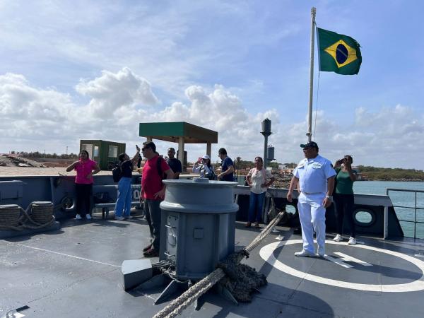 Aula a bordo: estudantes da Escola do Mar acompanham rotina de navio da Marinha em Luís Correia(Imagem:Ascom Seduc)