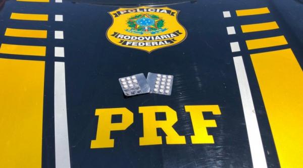 PRF autua caminhoneiro que estava sob efeito de rebites e portando anfetaminas na BR-316