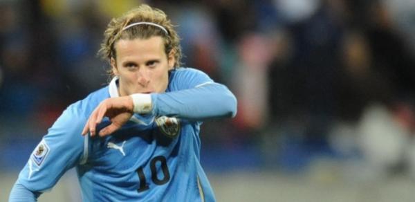 Forlán é o vencedor da Bola de Ouro da Copa do Mundo