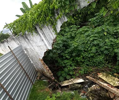 Detento aproveita muro caído para fugir da Casa de Custódia