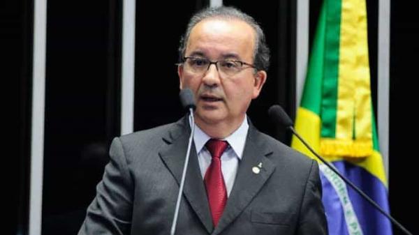 Senador propõe projeto contra resolução do BC sobre cheque especial