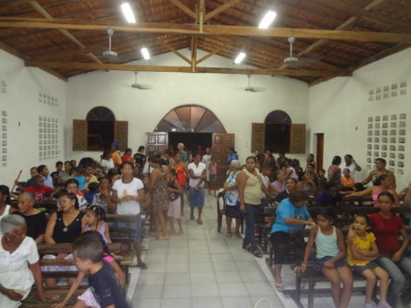 Prociss&atilde;o encerrou o festejo de Santa Rita de C&aacute;ssia em Floriano.(Imagem:FlorianoNews)