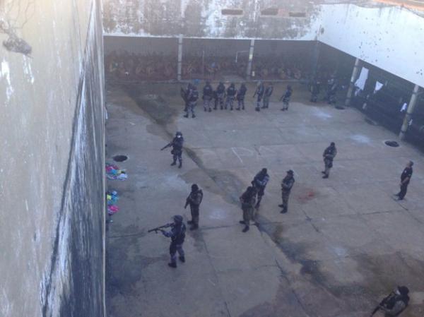 Detento leva tiro no olho em rebelião e fica cego, diz defensor público