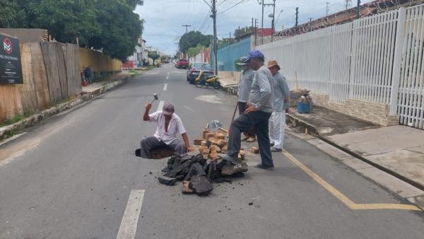 Tapa-buracos chega a mais 8 bairros e recupera trechos em 18 ruas e avenidas de  Floriano