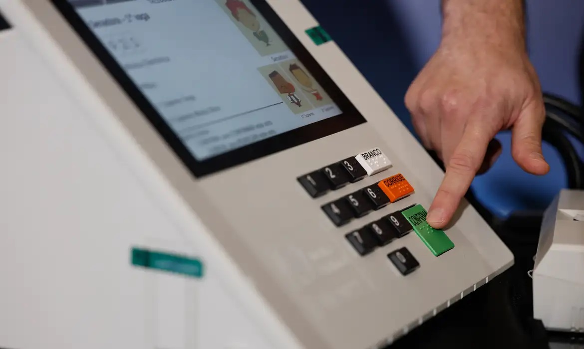 Conheça os recursos de acessibilidade que ampliam autonomia na votação
