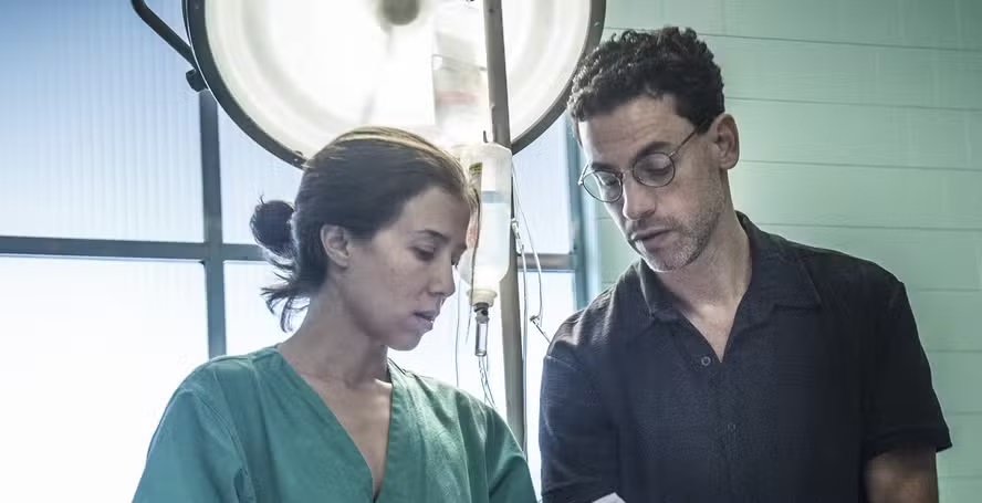 Quem é o namorado médico de Marjorie Estiano, que atriz conheceu gravando série: 'Ela ficou me olhando'
