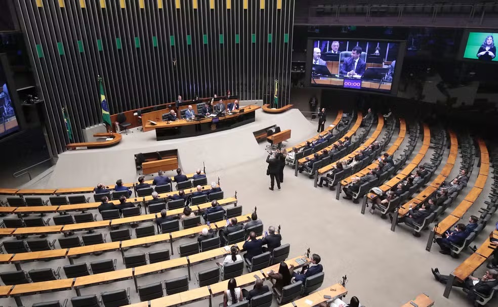 Câmara dos Deputados abre concurso com salários acima de R$ 32 mil; veja vagas
