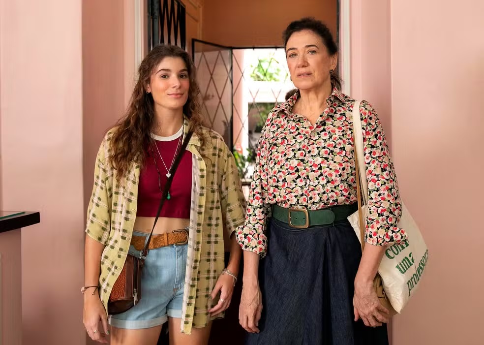 Lília Cabral chora com homenagem da filha no É de Casa: 'Meu melhor papel é ser sua mãe'
