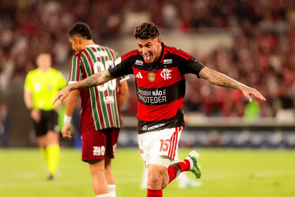Carrascal fecha bingo dos rivais, decide para o Flamengo e confirma boa fase após a Copa
