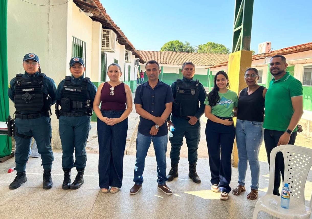 Patrulha Maria da Penha do 3º BPM de Floriano promove roda de conversa em unidade escolar da cidade de Francisco Ayres