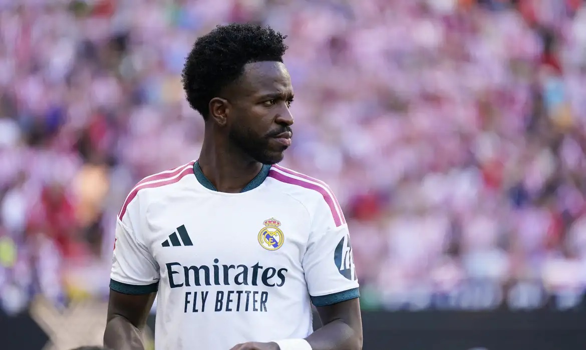 Vini Jr. leva suspensão de 4 jogos e fica fora de duelo contra Barça
