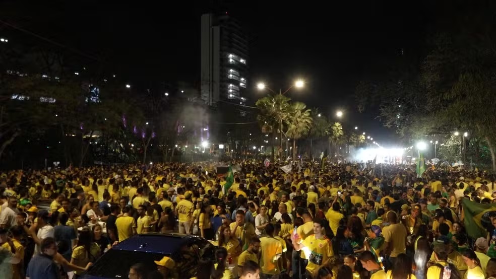 Manifestantes fazem ato de apoio à eleição de Flávio Bolsonaro em Teresina
