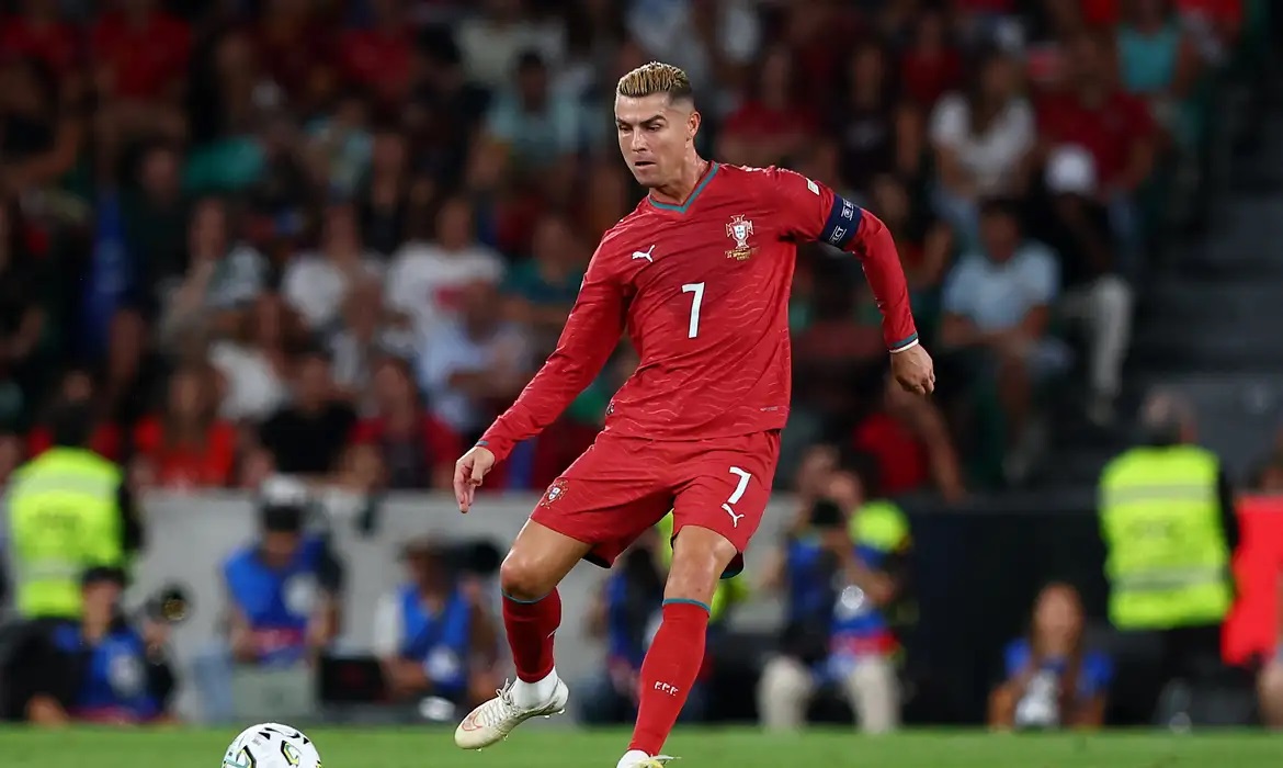 CR7 é suspenso por 30 dias por ter deixado concentração de Portugal

