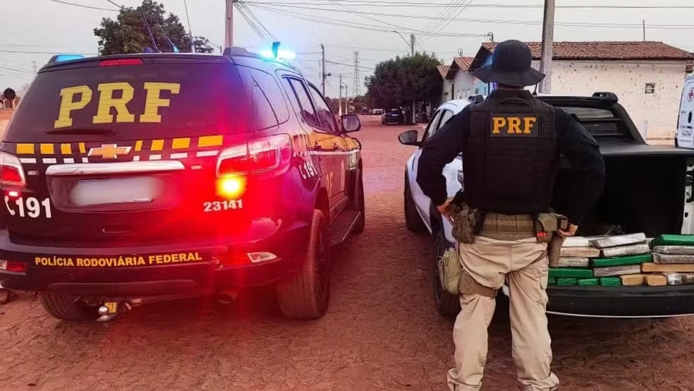 Dois homens são presos com 50 kg de drogas após flagrante de ultrapassagem no Piauí
