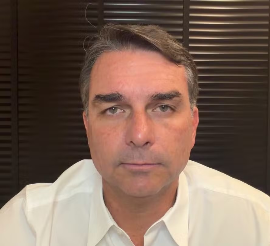 Flávio Bolsonaro ficará sem cargo eletivo pela primeira vez em mais de 20 anos
