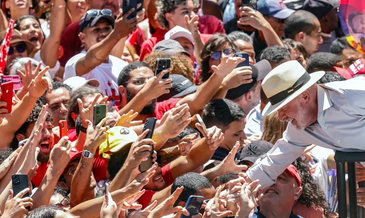 Presidente do TSE liga para Lula para parabenizar 