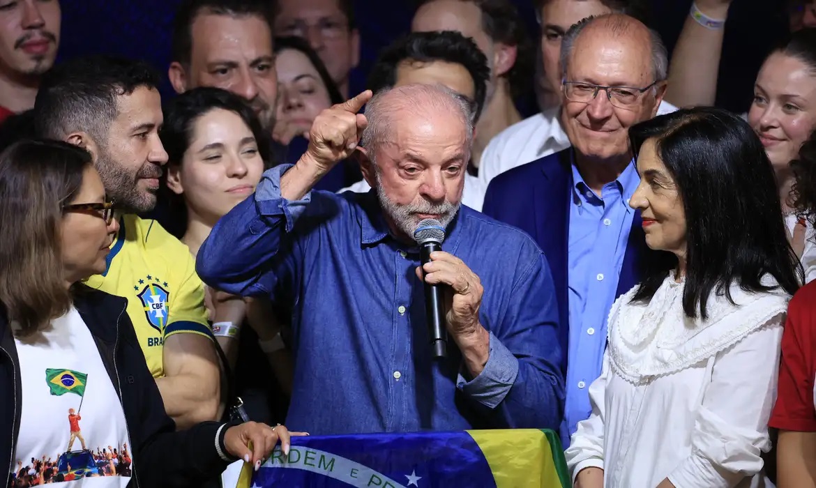 Motta e Alcolumbre, líderes do Congresso Nacional, parabenizam Lula
