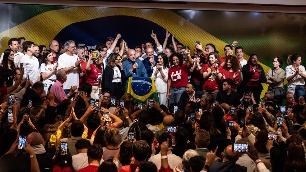 Mais eleitores nas urnas, menos votos brancos e nulos e virada em mais de 200 cidades: a combinação que levou Lula à vitória histórica
