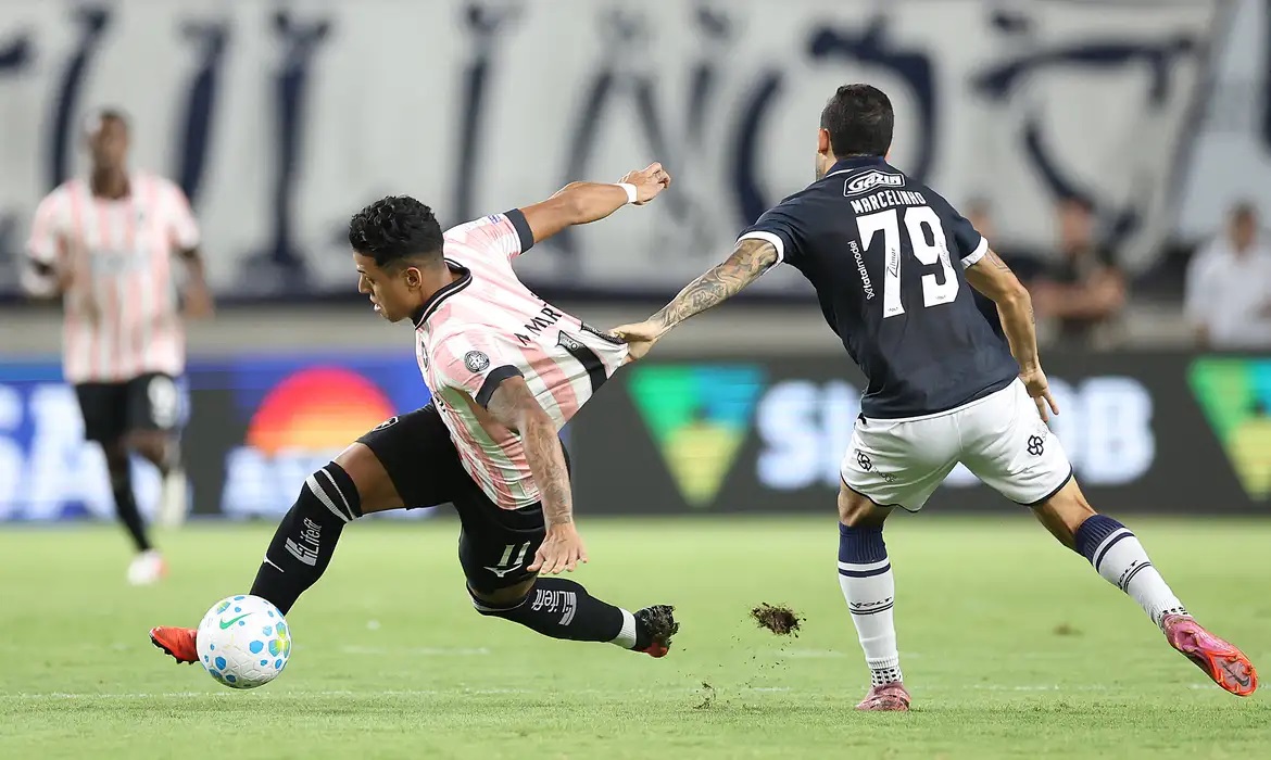 Remo volta a vencer após 12 jogos e complica Botafogo no Brasileirão
