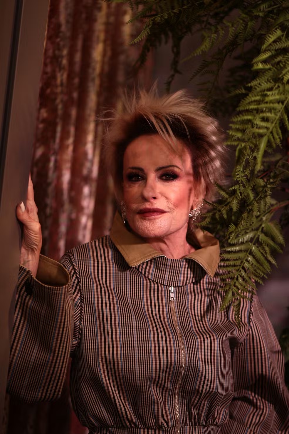 Ana Maria Braga posa para capa especial gshow