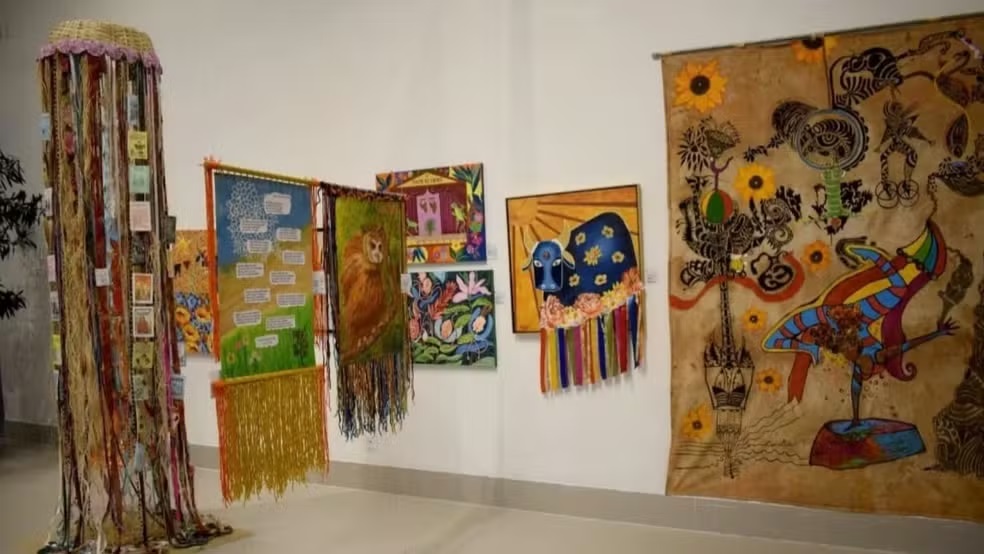 Exposição reúne 25 artistas e transforma materiais descartados em obras de arte em Teresina