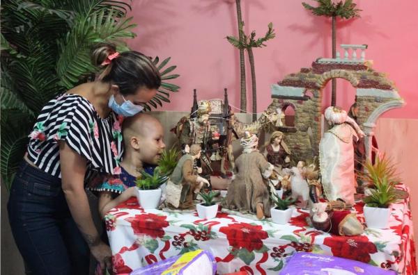  Camila Vit&oacute;ria e sua m&atilde;e, Geracinda Vieira, no lar de Maria no Piau&iacute;.(Imagem: L&iacute;via Ferreira/g1 PI )