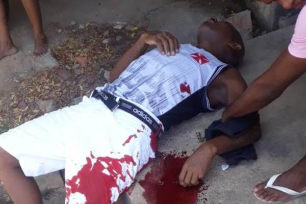 Homem sofre tentativa de homicídio com golpes de faca no bairro Bosque em Floriano