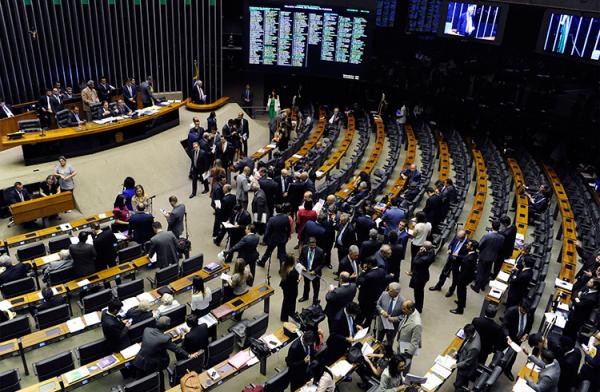 A Câmara aprovou nesta quinta-feira (10) o texto-base do projeto de regulamentação do Fundeb, principal mecanismo de financiamento da educação básica. Os deputados ainda precisam(Imagem:Reprodução)