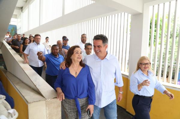  Ciro percorre ruas do Centro, tem contato com populares e almo&ccedil;a no Restaurante Popular(Imagem:Divulga&ccedil;&atilde;o)
