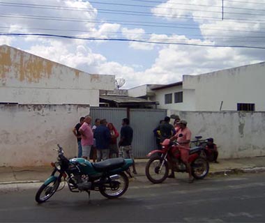 Mulher é morta a facadas na frente dos filhos em Pedro II