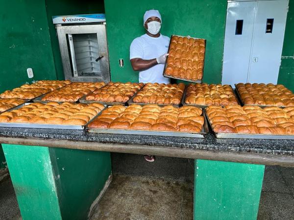 Internos de Floriano produzem pães na unidade penal