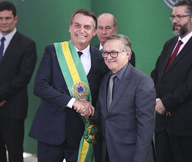 Jair Bolsonaro indica que ministro da Educação sairá na segunda